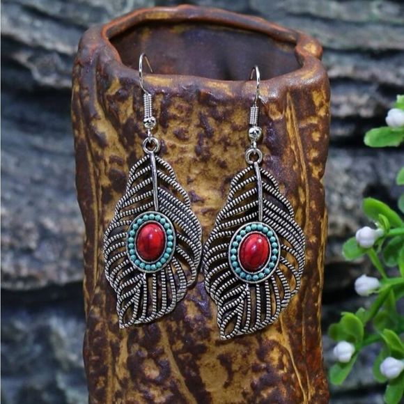 ⭐️3/&25⭐️🆕️Feather Drop Earrings  - Picture 1 of 4